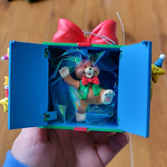 🌟FWP🌟 / 4/$10 - 2007 "Let's Party" Heirloom Ornament Collection - Picture 4 of 5